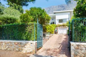 Villa room in Backup Powered Table Mountain Family Retreat