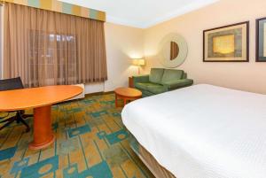 King Room with Sofa Bed room in La Quinta by Wyndham USF (Near Busch Gardens)