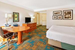 Deluxe King Room room in La Quinta by Wyndham Albuquerque West