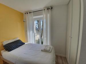 Maisons d'hotes GITE LES ARCHES : Chambre Triple avec Salle de Bains Privative