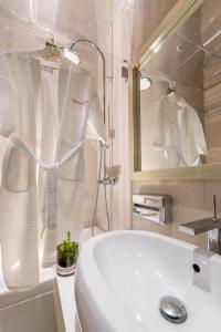Junior Suite with Sea View room in Salvator Villas & Spa Hotel