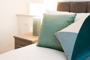 4 Bedroom - Contractor Home - Free Parking