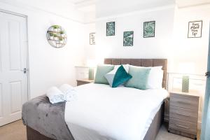 4 Bedroom - Contractor Home - Free Parking