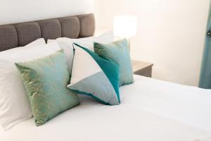 4 Bedroom - Contractor Home - Free Parking