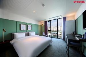 Brown-Dot Hotel Shinho