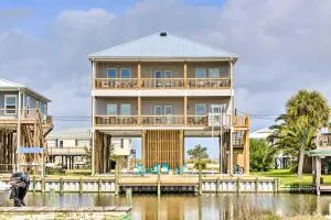 Luxe Stilted Home with Kayaks Walk to Beach - 多芬岛