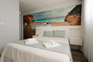Golden Beach Guest House & Rooftop Bar