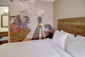 Queen Room with Two Queen Beds - Accessible/Non-Smoking  room in Clarion Pointe Downtown Gatlinburg