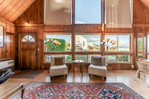 Three Bedroom House room in Whalesong House