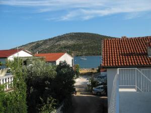 Apartments Maja - 80 m from pebble beach