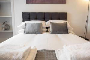 ☆ Quiet Ground Floor Apartment Near University ☆