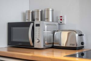 ☆ Quiet Ground Floor Apartment Near University ☆