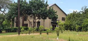 Villa Rostrata-on-Lake