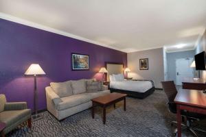 Deluxe King Room - Mobility Access/Non-Smoking room in La Quinta by Wyndham Loveland