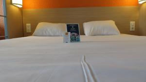 Hotels Premiere Classe Macon Sud : Chambre Triple (1 Lit Double et 1 Lit Simple) - Non remboursable