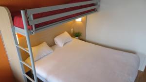 Hotels Premiere Classe Macon Sud : Chambre Triple (1 Lit Double et 1 Lit Simple)