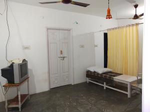 Mayurapriya Inn