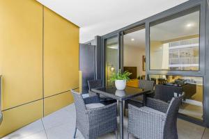 YARRA · YARRA Toorak Rd & Chapel St. Pool, Gym & Parking