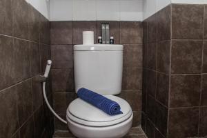 Minimalist 2BR Green Pramuka City Apartment near Shopping Mall By Travelio