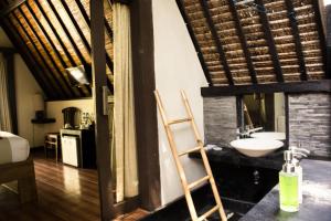 Bungalow Gỗ (Wooden Bungalow)