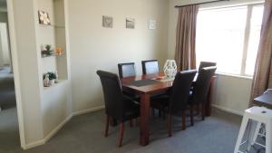 Airport, motorway, shopping handy