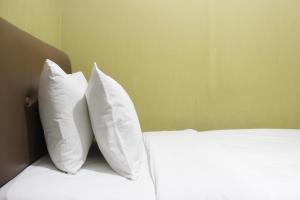 Parquette 2BR Gateway Ahmad Yani Cicadas Apartment By Travelio