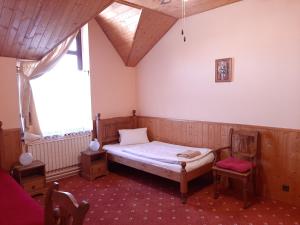 Basic Triple Room with Shared Bathroom room in garni Hotel ASAS***