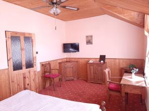 Deluxe Double Room with Shower room in garni Hotel ASAS***