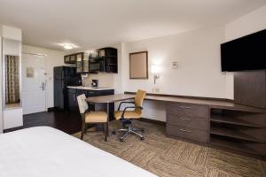 Queen Studio - Non-Smoking room in Candlewood Suites Fort Lauderdale Airport-Cruise, an IHG Hotel