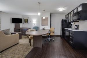 One-Bedroom Queen Suite - Non-Smoking room in Candlewood Suites Fort Lauderdale Airport-Cruise, an IHG Hotel