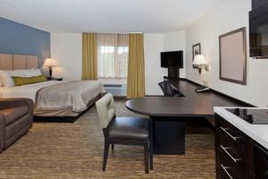 Queen Studio - Disability Access/Non-Smoking room in Candlewood Suites Belle Vernon an IHG Hotel