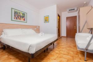 Standard Triple Room room in Catignano Hotel Ristorante
