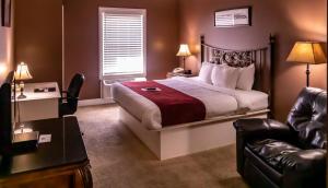 King Room room in Depot Inn & Suites