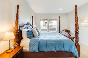 Yaquina Lighthouse View Beach Home