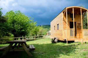 Campings Le Petit Rias en Roulotte, 4 personnes, coin cuisine et cabinet de toilette : Bungalow 1 Chambre