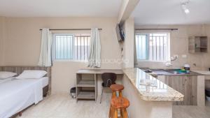 Estúdios confortáveis com preços acessíveis totalmente mobiliados