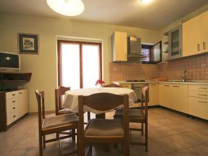 Family ground floor apartment close to the beach