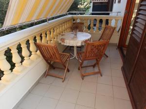 Family ground floor apartment close to the beach