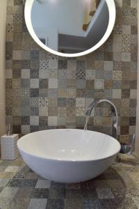 Aelia House Plaka Milos Greece