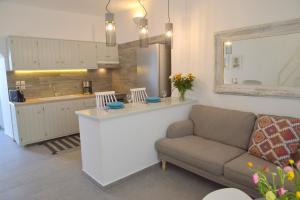 Aelia House Plaka Milos Greece