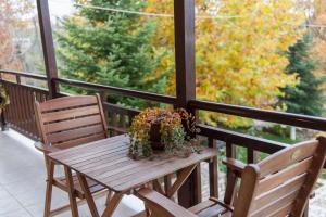 hostel lake plastira