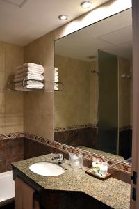 Hotel Tower Inn & Suites