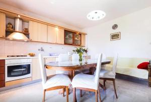 Apartments with a parking space Bibinje, Zadar - 18227