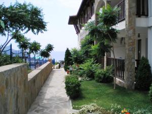 Top Complex