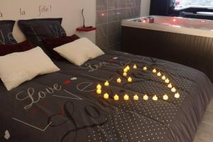 Appartements Nuit romantique avec Jacuzzi SPA privatif proche TOULOUSE : photos des chambres