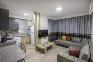 Deluxe Suite room in Elanis Suites