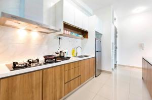Pinnacle Tower Homestay by Home Cube
