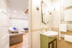 Provence Home - CityCenter, TV, Washer, Coffee-Tea