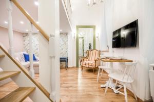 Provence Home - CityCenter, TV, Washer, Coffee-Tea