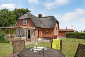 Thatched Holiday Home in Struer, Jutland with a view - Venø By